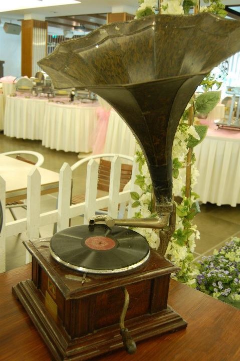 vintage record player decor